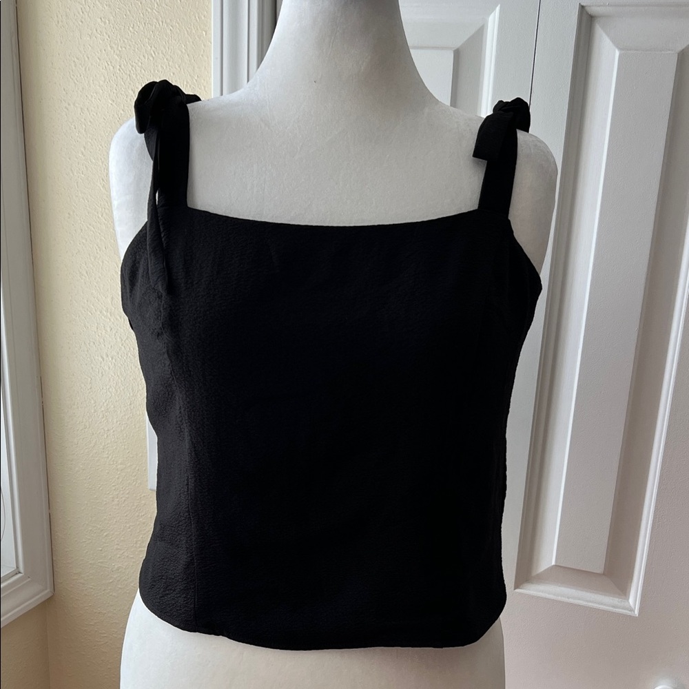 Old Navy Black Tie-Shoulder Square Neck Crop Tank